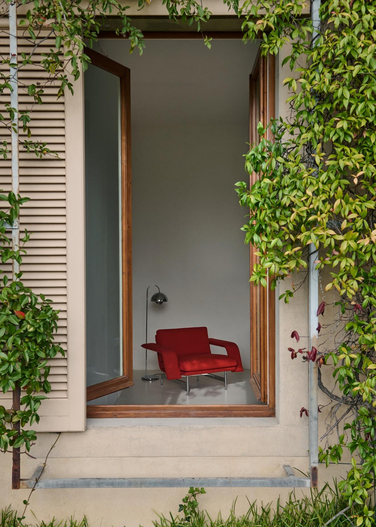 Meantime AV29 Lounge Chair - Black legs