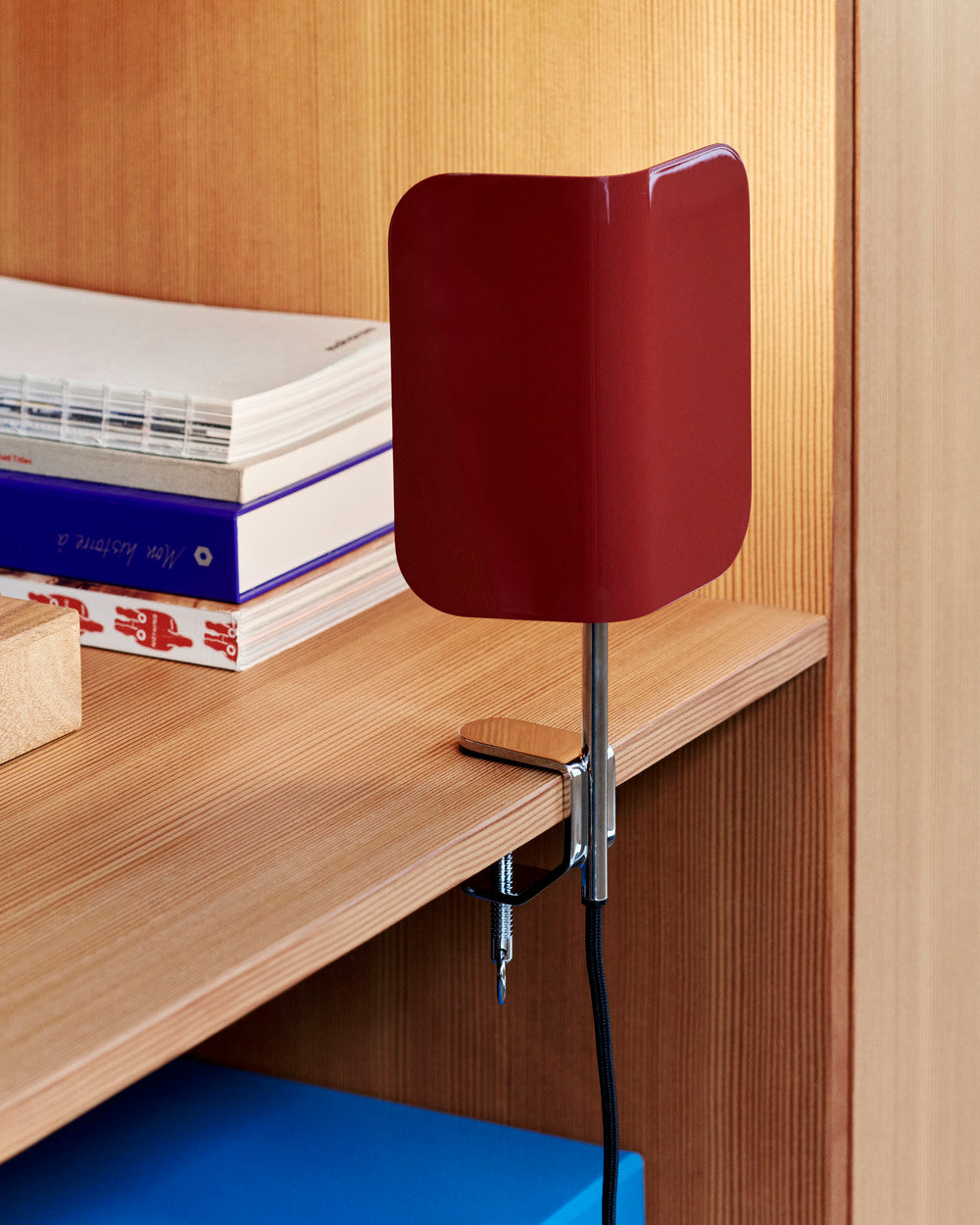 Lampa cu clema Apex - Maroon red
