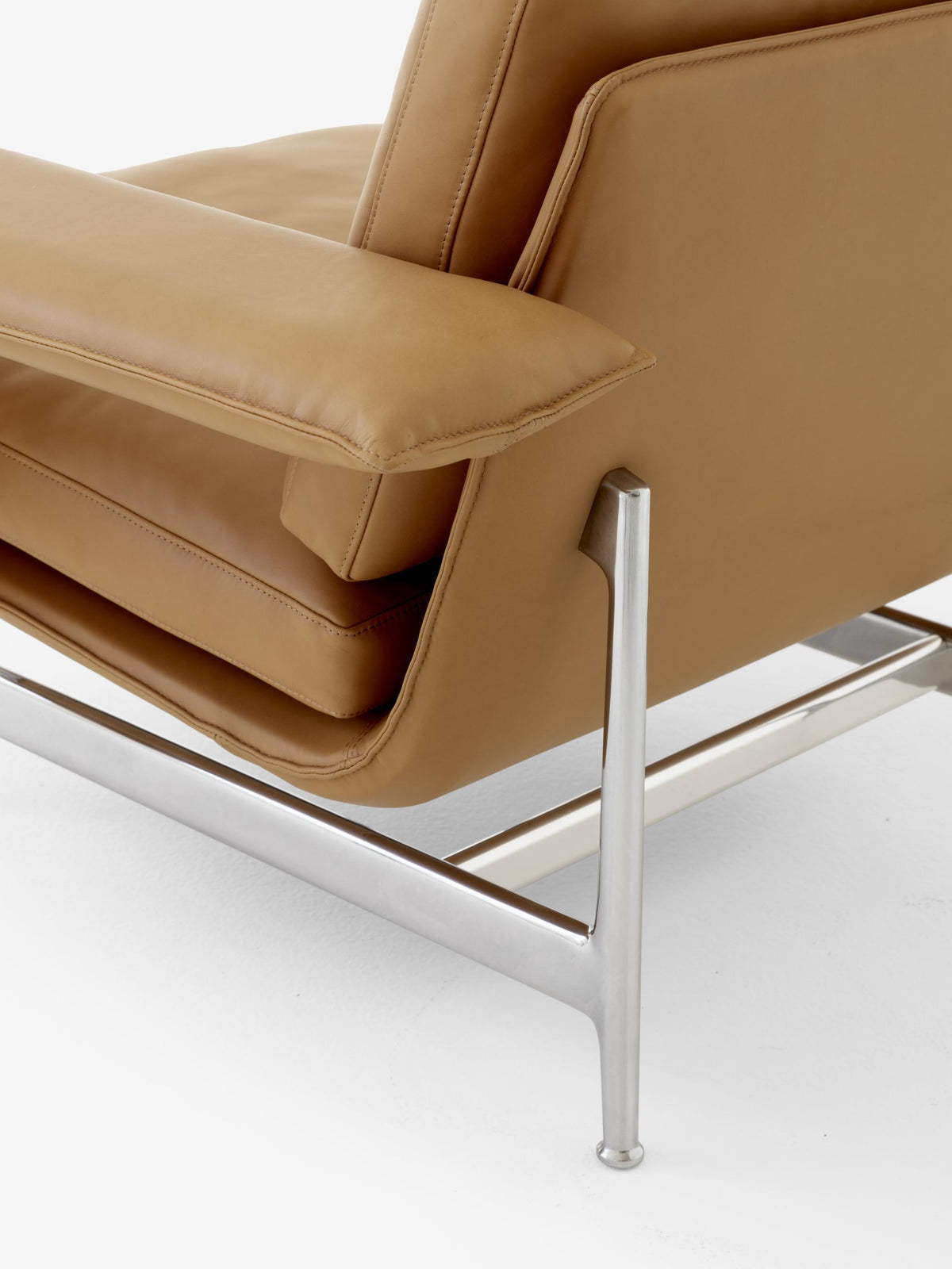 Meantime AV29 Lounge Chair - Polished Aluminium legs