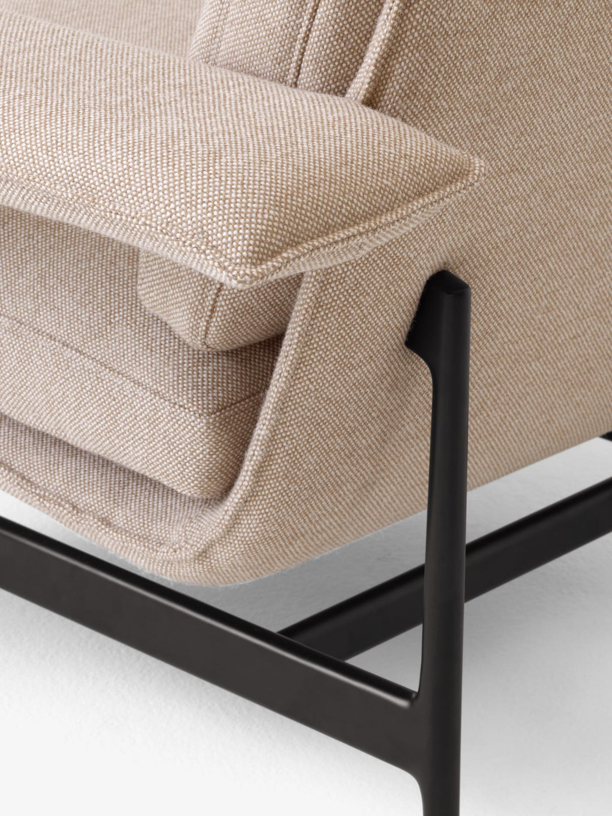 Meantime AV29 Lounge Chair - Black legs