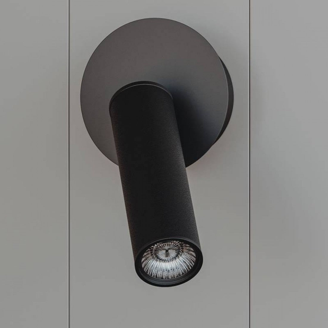 Tura Wall Lamp