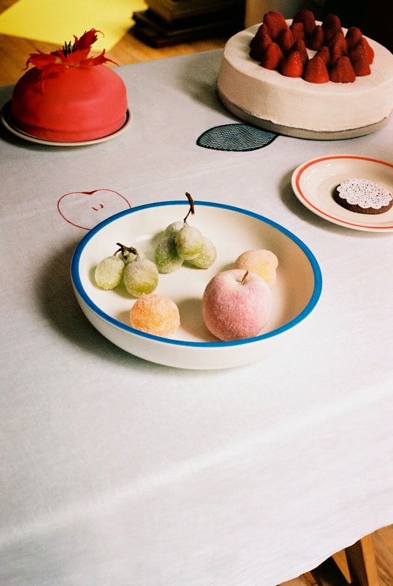 Sobremesa Serving Bowl L - White with blue rim