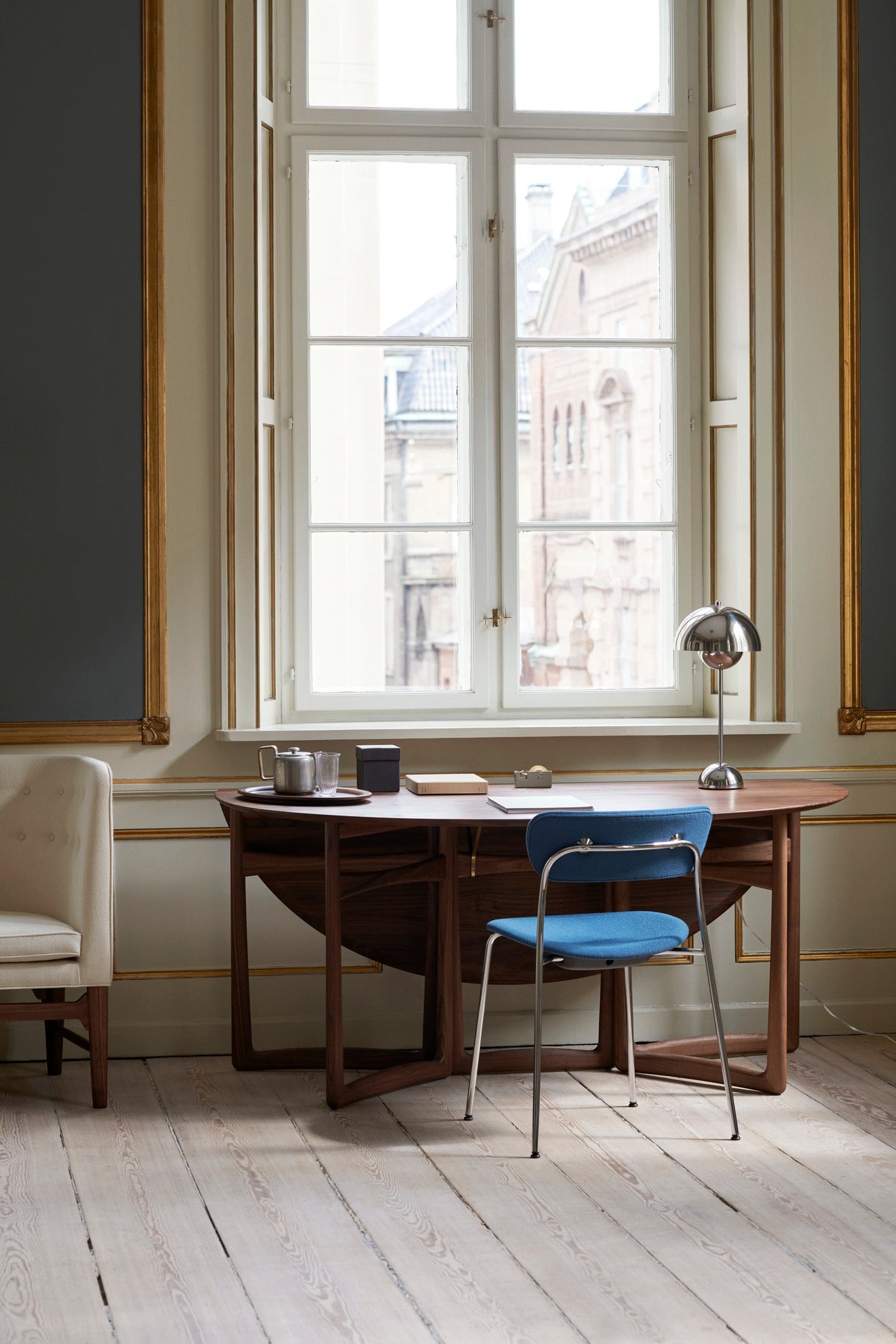 Pavilion AV12 Chair - Chrome base
