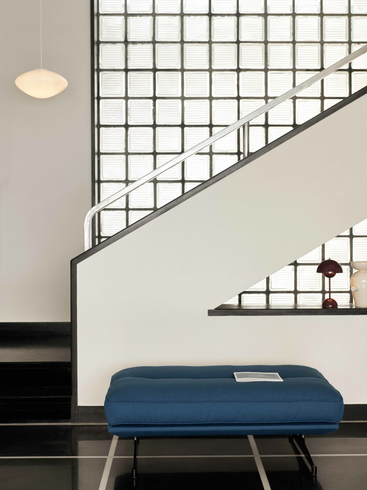 Inland AV32 Pouf