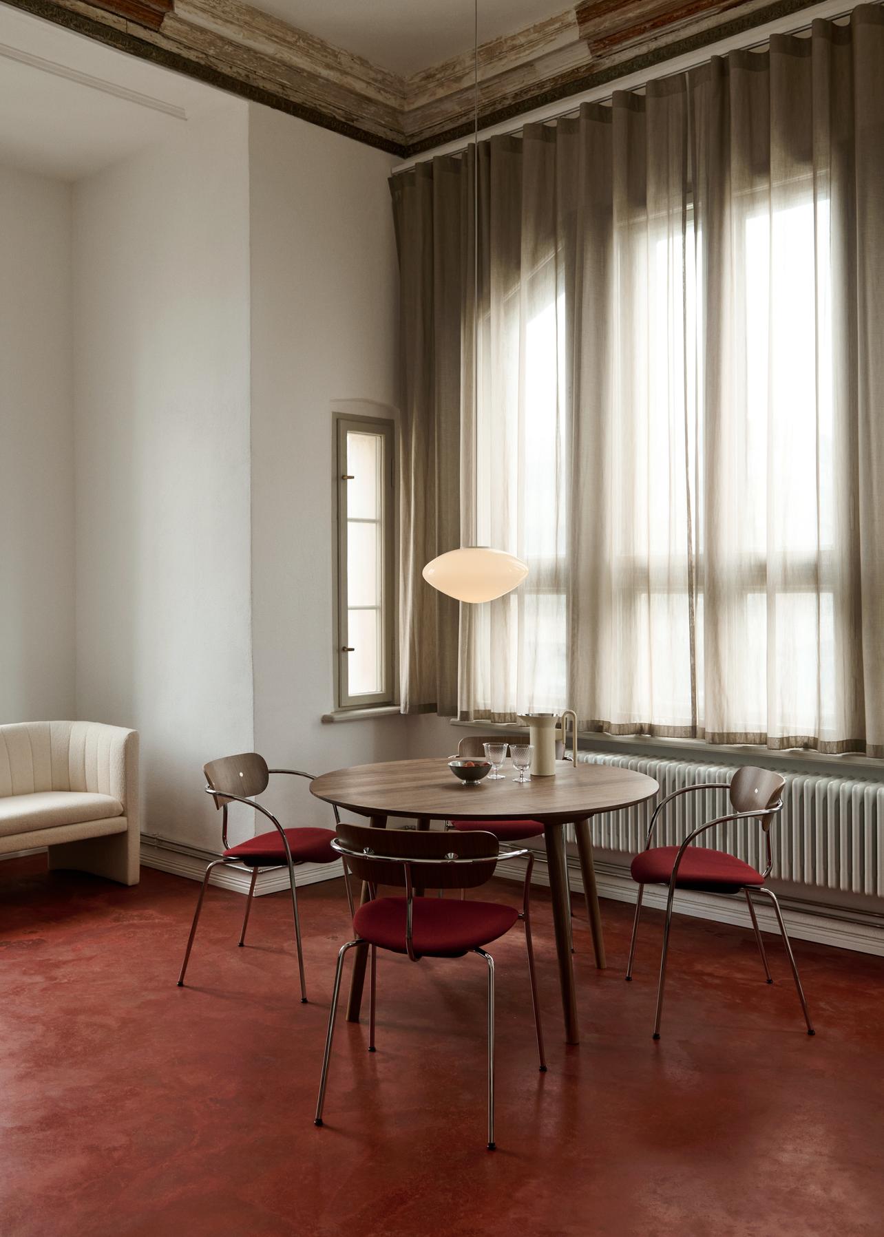 Scaun de Dining AV4 - Lacquered Walnut