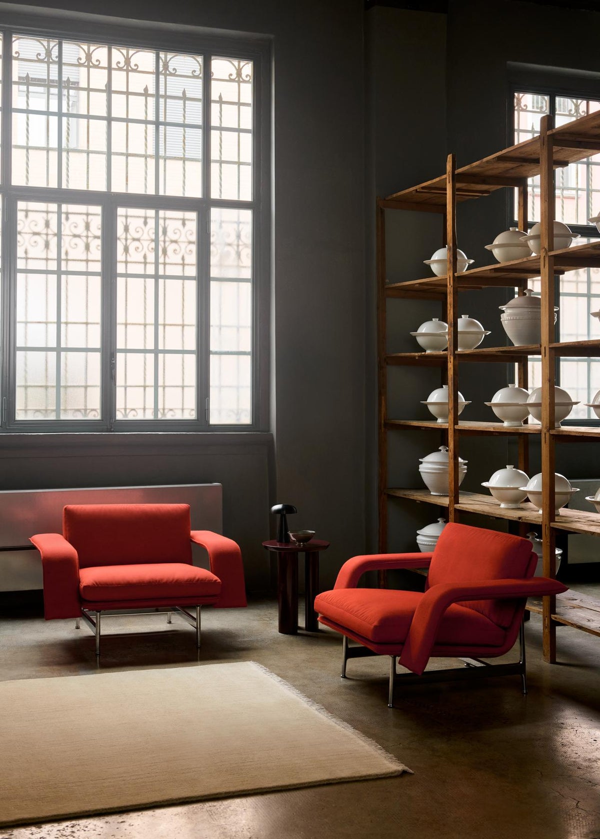 Meantime AV29 Lounge Chair - Black legs