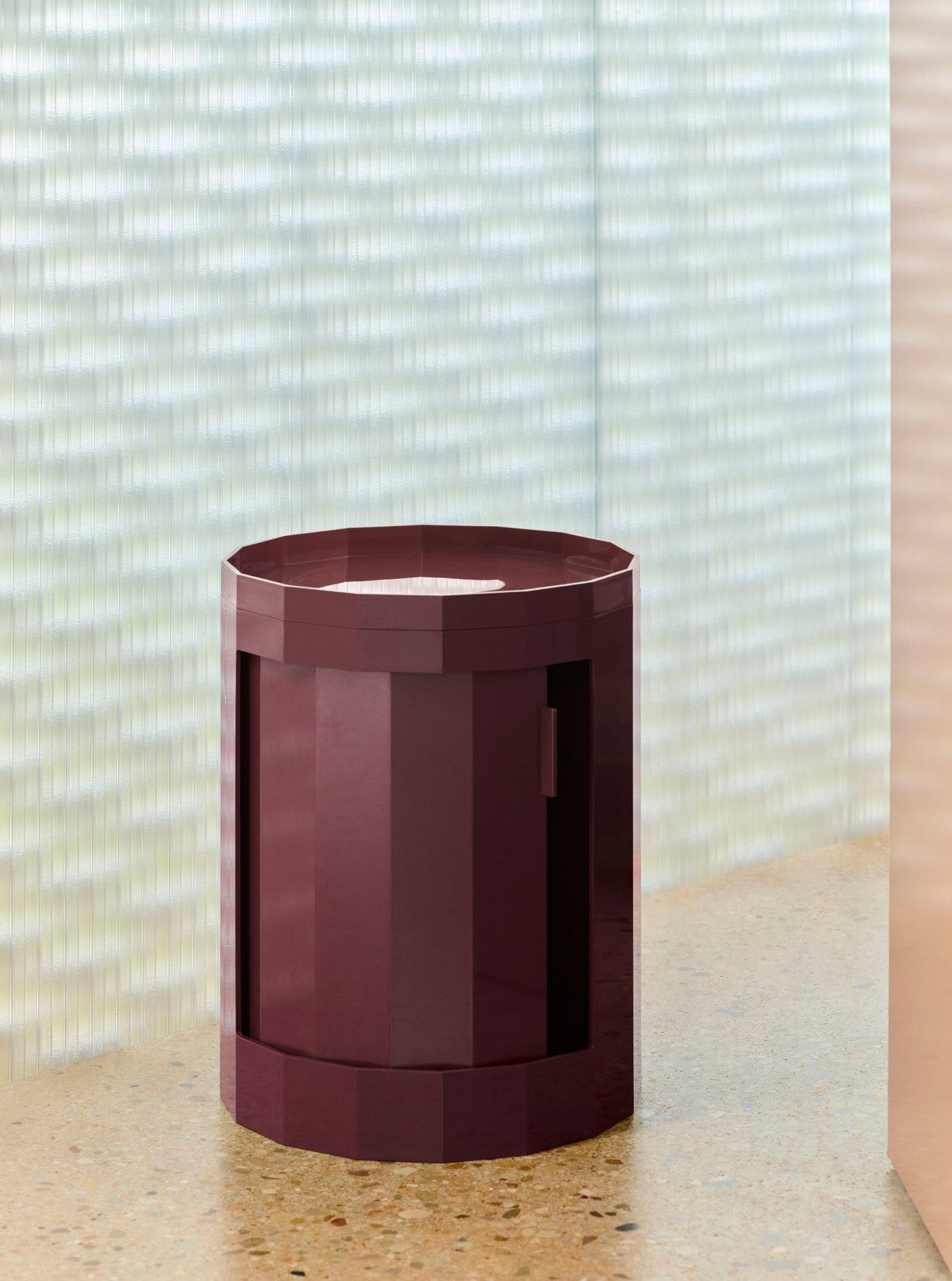 Cabinet Facet 100 cu picioare si roti - Burgundy