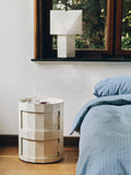 Cabinet Facet 20 cu picioare si roti - Eggshell