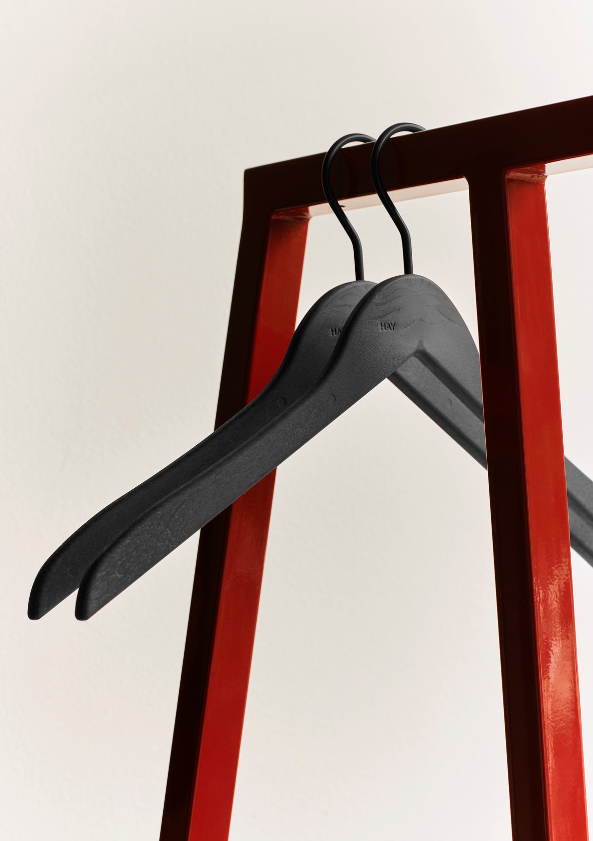 Loop Stand Hall - Marroon Red