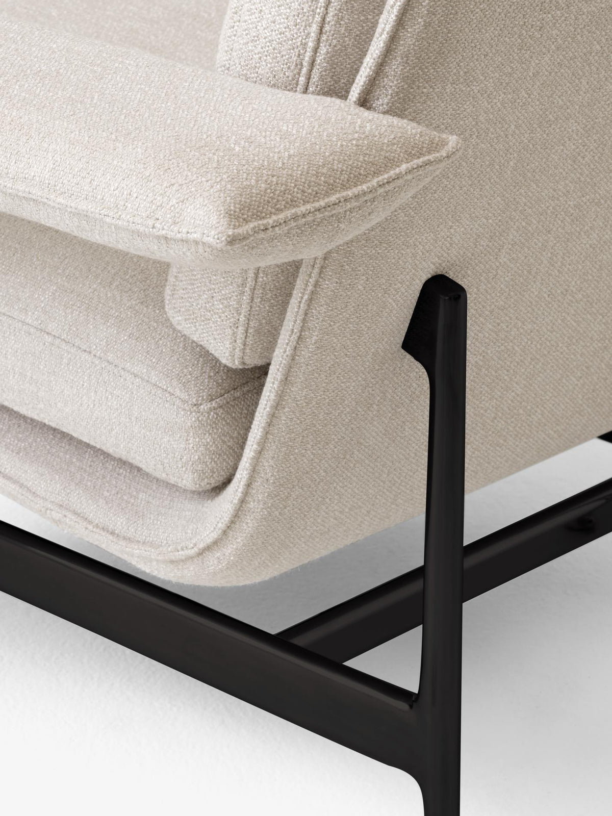 Meantime AV29 Lounge Chair - Black legs