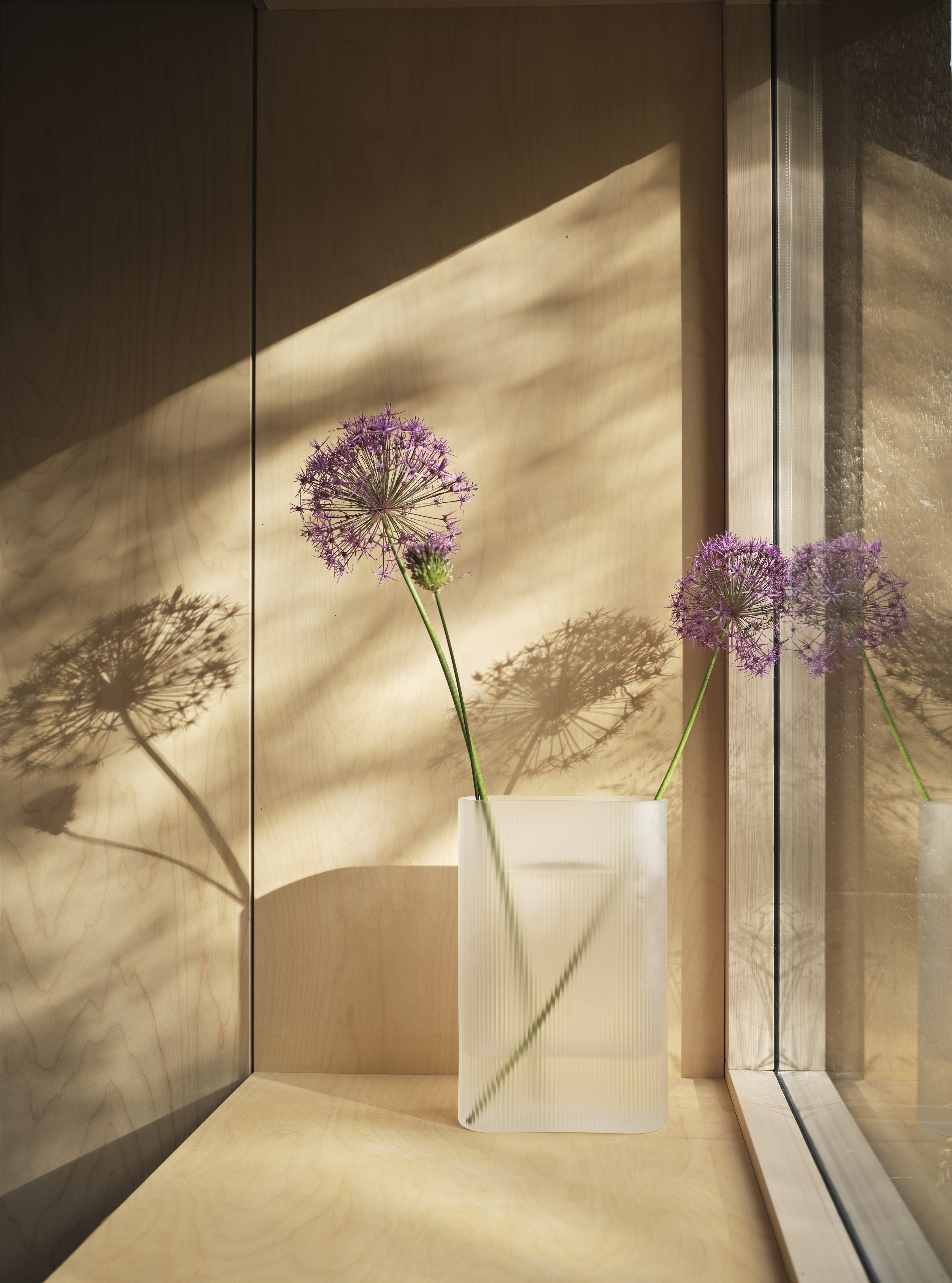 Vază Ridge - H35 - White Frosted Glass